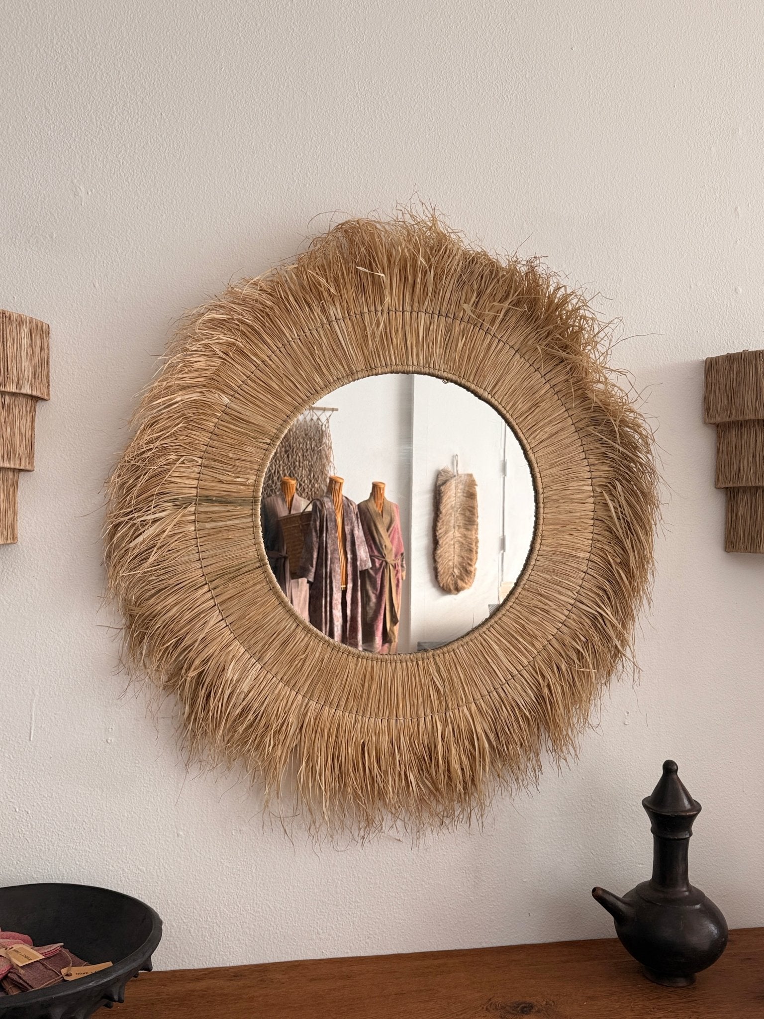 Round raffia mirror - Hand and Ember