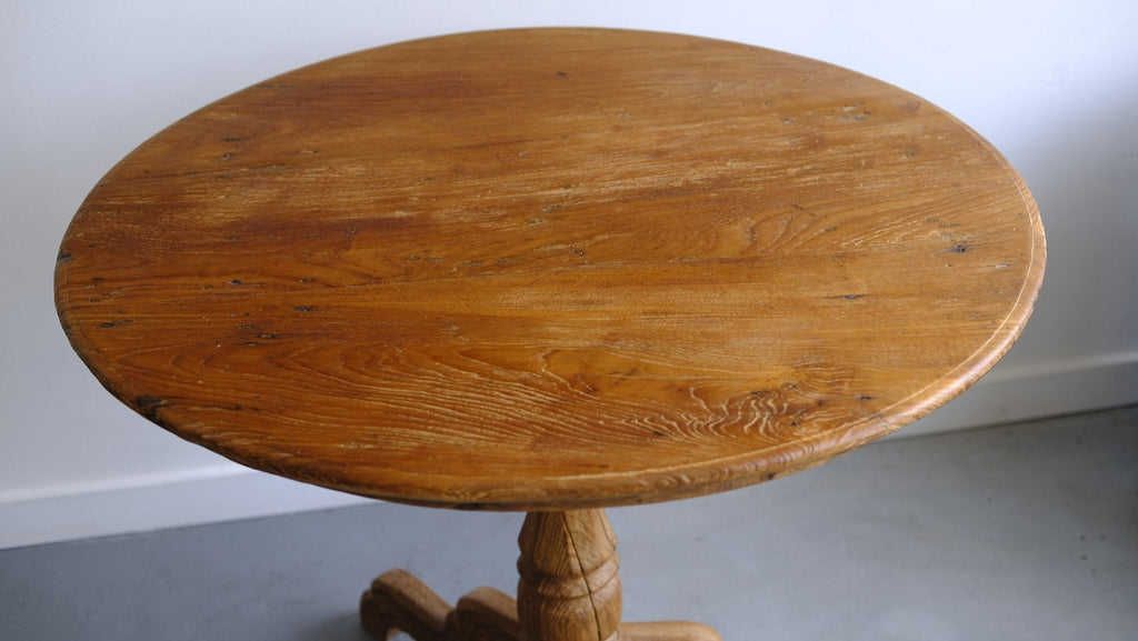 Round table, aged teak wood - Hand and Ember